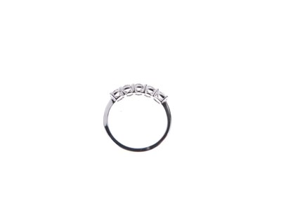 Lot 10 - Five-stone diamond ring