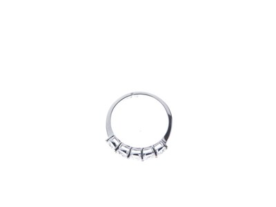 Lot 10 - Five-stone diamond ring