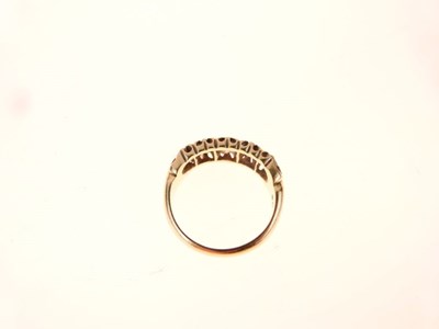 Lot 9 - Five-stone diamond 18ct gold ring