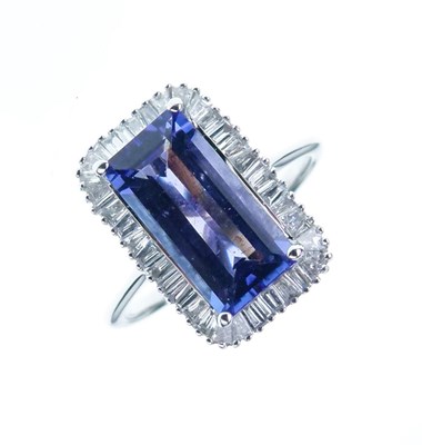 Lot 22 - Tanzanite and diamond cluster ring