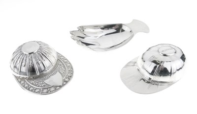 Lot 134 - Three modern silver caddy spoons in the Georgian manner