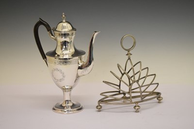 Lot 305 - Silver plated coffee pot in the Georgian taste together with a plated 'sunburst' toast rack