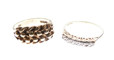 Lot 32 - Two 9ct gold rings
