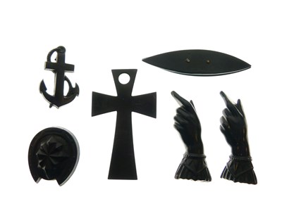 Lot 175 - Small collection of jet and related jewellery