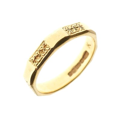 Lot 48 - 22ct gold wedding band