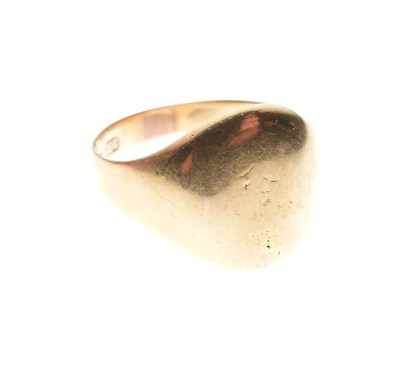 Lot 54 - Yellow metal (15ct) signet ring