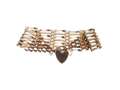Lot 121 - Yellow metal seven-bar gate-link bracelet