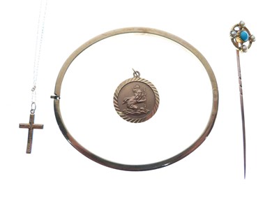 Lot 22 - 9ct gold St Christopher