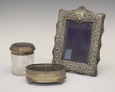 Lot 94 - George V silver and tortoiseshell trinket box