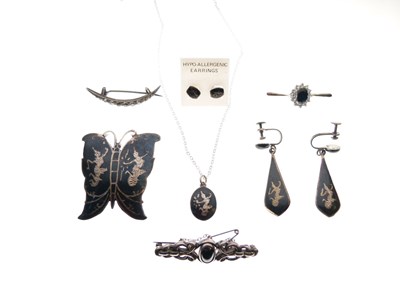 Lot 170 - Group of Thai white metal jewellery and other items