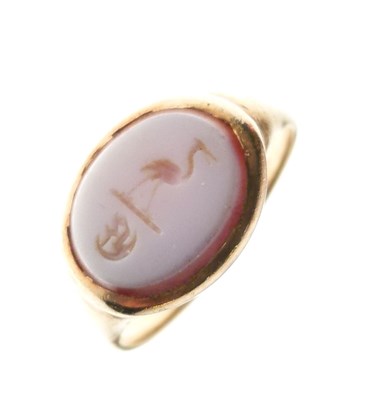 Lot 40 - Unmarked yellow metal intaglio signet ring