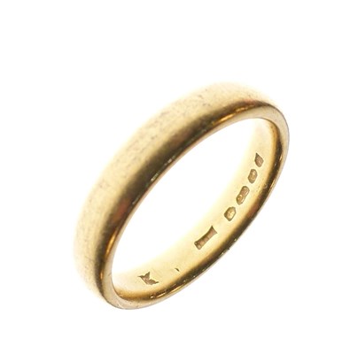 Lot 42 - 22ct gold wedding band