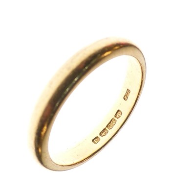 Lot 46 - 22ct gold wedding band