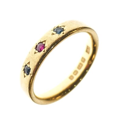 Lot 19 - 22ct gold wedding band