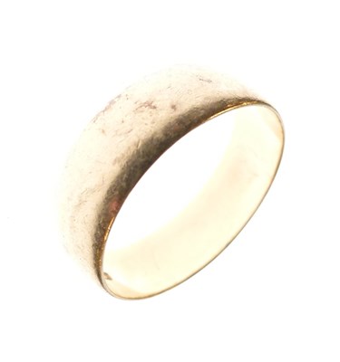 Lot 51 - Large 18ct gold wedding band