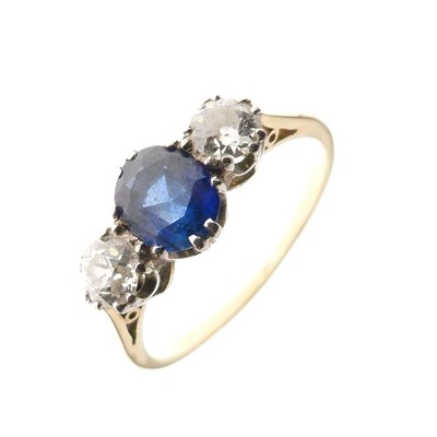 Lot 20 - Sapphire and diamond three-stone ring