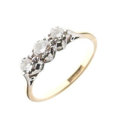 Lot 2 - Three stone diamond ring