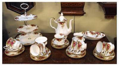 Lot 352 - Quantity of Royal Albert Old Country Roses teawares