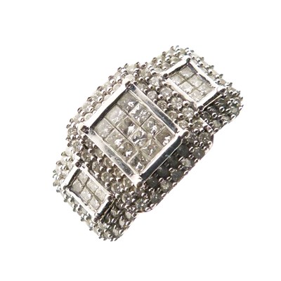 Lot 6 - 18ct white gold diamond dress ring