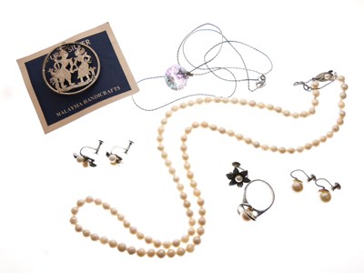 Lot 55 - Small quantity of silver and costume jewellery