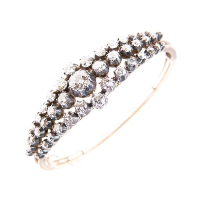 Lot 12 - Victorian diamond hinged bangle