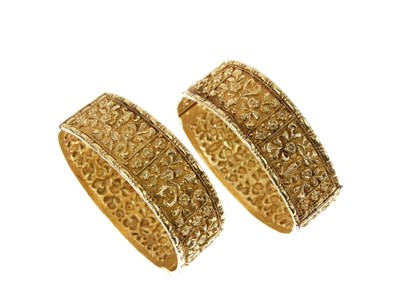 Lot 17 - Pair of hinged bangles