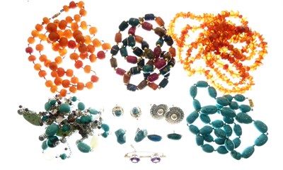 Lot 56 - Costume jewellery