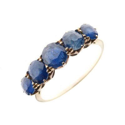 Lot 12 - Graduated five-stone sapphire ring
