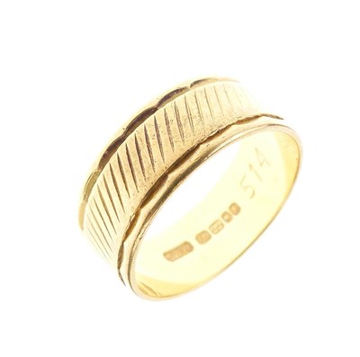 Lot 17 - 22ct gold wedding band