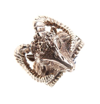 Lot 19 - 9ct gold ram's head design ring