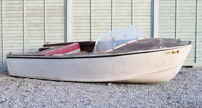 Lot 502 - 'Emjaye' - White fibreglass hull boat