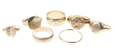 Lot 5 - Quantity of 9ct gold signet rings and wedding bands