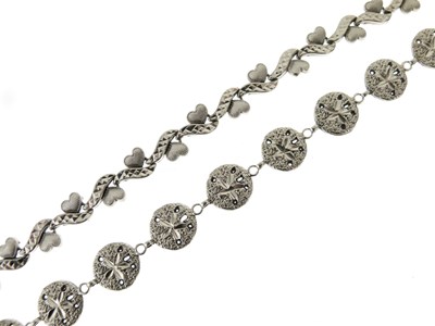 Lot 46 - Yellow metal bracelet having sand dollar motif links , the clasp marked '14K'