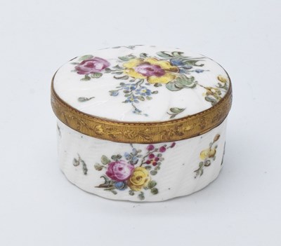 Lot 405 - Mid 18th Century French porcelain box