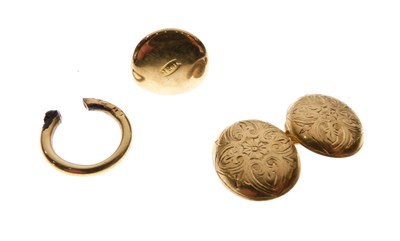 Lot 43 - 18ct gold single cufflink,  18ct gold shirt pin