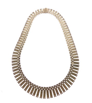 Lot 53 - 9ct gold graduated fringed necklace