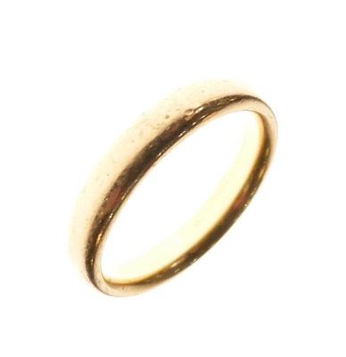 Lot 16 - 22ct gold wedding band