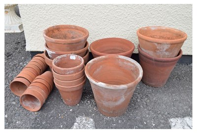 Lot 669 - Quantity of assorted terracotta garden plant pots