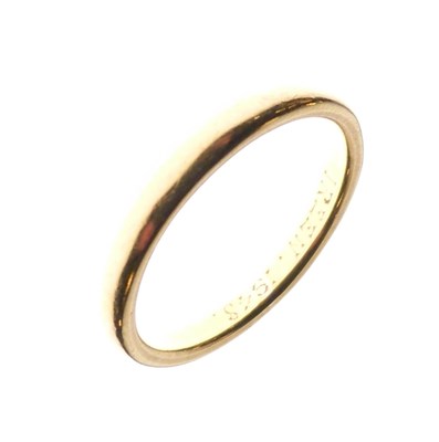 Lot 22 - 22ct gold wedding band
