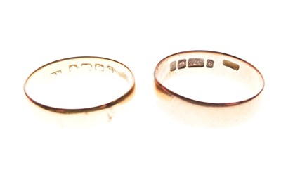 Lot 26 - 18ct gold wedding band and 9ct gold wedding band