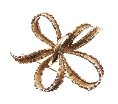 Lot 38 - 9ct gold tied ribbon bow brooch