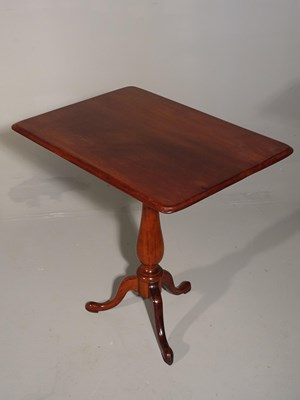 Lot 652 - 19th Century mahogany snap-top occasional table
