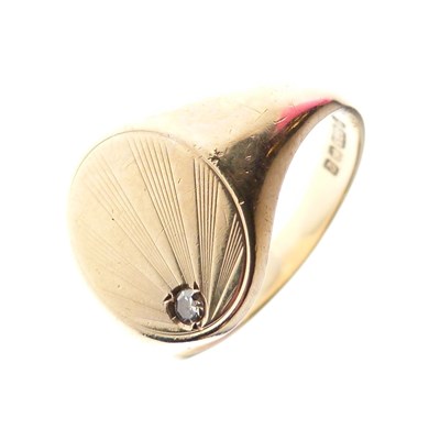 Lot 24 - Gentleman's 9ct gold signet ring