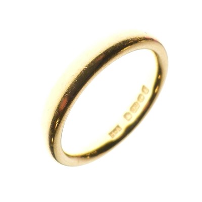 Lot 25 - 22ct gold wedding band