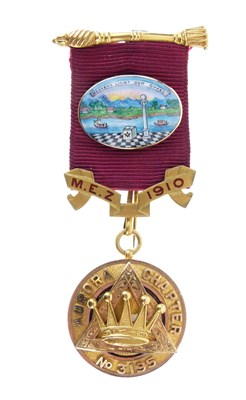 Lot 33 - Edwardian 9ct gold circular 'Royal Arch' Aurora Chapter Lodge breast jewel