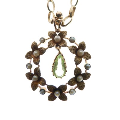Lot 1 - Edwardian yellow metal, seed pearl and peridot pendant with 9ct chain
