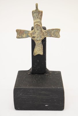Lot 143 - Antiquities - Alloy cross pendant