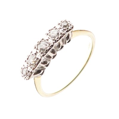 Lot 7 - 18ct gold five-stone diamond ring