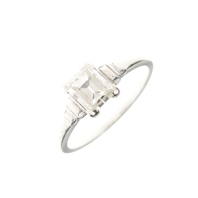 Lot 1 - Diamond single-stone ring