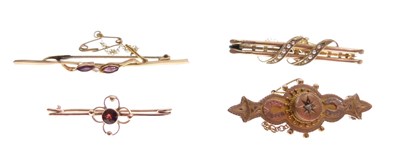 Lot 39 - Four various yellow metal bar brooches